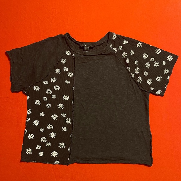 Women’s Black and White Forever21+ Floral Crop Top - Picture 1 of 5